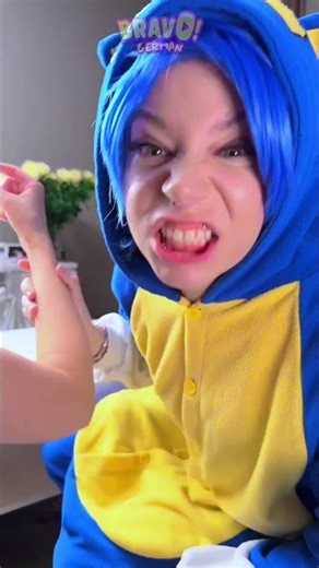 Er ist besessen von Käsebällchen und will sie nicht teilen! 🧀😄 #lustig