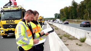 Abendschau: Unfall auf der A3: Anzeigen gegen Gaffer!