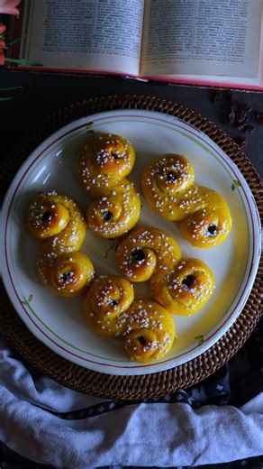 Lussekatter: Traditional Swedish Saffron Buns