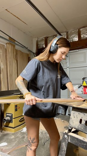 55K views · 3.9K reactions | Don't I make it look so easy  I just wanted a peek!! . #woodwork #woodworking #handmade #diy #woodgrain #reclaimedwood #scrollsaw #scrollsawartist #art #maker #signmaker | House of Timber | Facebook