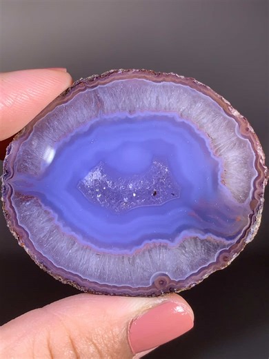 A rare agate from China, known for its vivid colors, striking banding, and scenic patterns that resemble natural landscapes. This reminds me of Egyptian eye of Horus. Origin: China Color: Blue Size: 2.16” x 1.97” or 54.8mm x 47.6mm Weight: 72.35g #agate #zhanguoagate #colorfulagate #egyptianeyeofhorus #blueagate