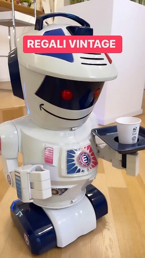 110K views · 1.3K reactions | Abbiamo regalato EMIGLIO ROBOT a uno dei nostri più cari amici, GUARDATE come ha REAGITO ❤️ #ipantellas #regali #vintage | iPantellas | Facebook