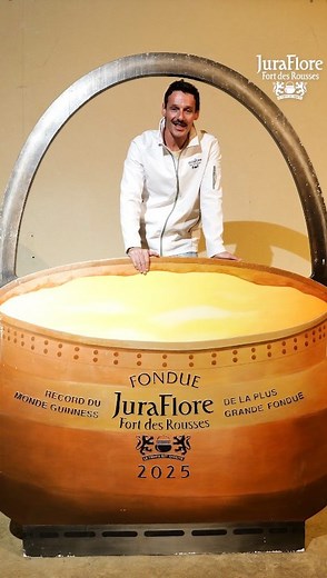 Marmiton on Instagram: "🔥 La plus grande fondue du monde, tu connais ? Ici, on parle de 2177,5 kilos de Comté Juraflore, trois affinages différents, des litres de vin du Jura… et un chaudron XXL pour faire fondre les cœurs (et le fromage 💛). Dans les caves du Fort des Rousses, le terroir prend son temps… 12, 18, 24 mois d’affinage pour une fondue record, mijotée comme le veut la tradition. Un défi culinaire. Une ode au savoir-faire. Une légende fondante à découvrir au Fort. 🧀🔥 Et toi, tu l’a