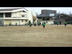 中学生の体育授業のサッカー