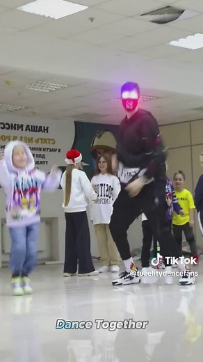 Boy Repeated Dance - NEON MODE #longervideos #shuffledance #fyp #shuffle #tuzelitydance #tuzelitydancefans #trending #dance #danceawesome