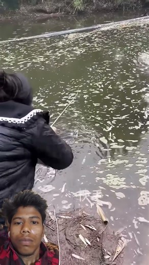 Amazing survival skills Innovative method of fishing through ice in extreme winter #fishing