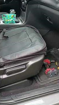 2020 Jeep Grand Cherokee Laredo battery removal.