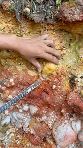 Gold veins in the rocks | Arsenio Gold Hunting