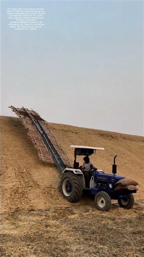 Traktor zieht Holzgerüst – Warum Bauern alte Methoden neu beleben