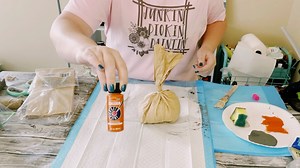 DIY primitive paper bag pumpkins! Thank you Rethink Fabulous and The Silver Farmhouse for the inspiration! 💕 | Windy City Crafts