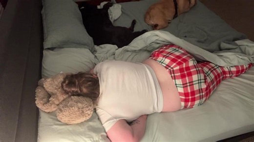 its bedtime honeys. lets cuddle and snore together