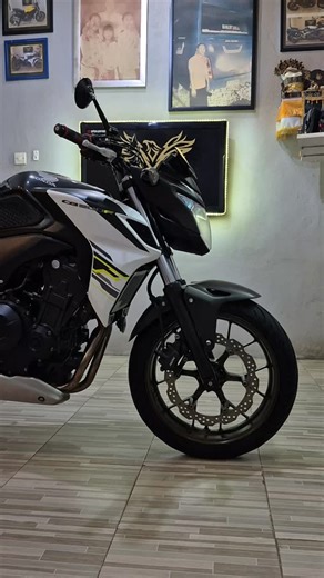 Benny Ida Bagus Agung on Instagram: "🆁🅴🅰🅳🆈 🆂🆃🅾🅺 - Honda CB 500F Tahun 2015 - Fullpaper ATPM Plat DK 📁 Spesifikasi : Engine: Four stroke, parallel-twin, DOHC; 4 valves per cylinder Capacity: 471 cc Cooling System: Liquid cooled Induction: PGM-FI with 34mm throttle bodies Ignition: Computer-controlled digital transistorized with electronic advance Starting: Electric Transmission: 6 Speed Final Drive: O-ring-sealed chain Frame: Back Bone Front Suspension: 41mm Telescopic Fuel Capacity: 15