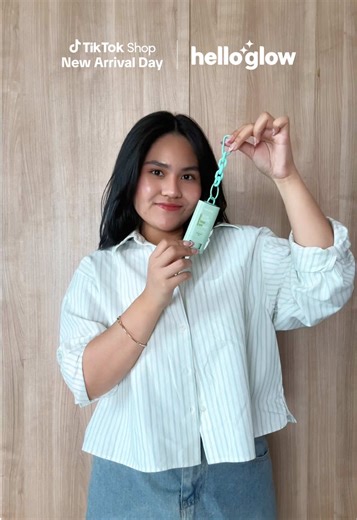 🔔 𝐍𝐄𝐖 𝐀𝐑𝐑𝐈𝐕𝐀𝐋 𝐃𝐀𝐘 𝐒𝐀𝐋𝐄 🔔 Who says your SPF can't match your fit? 😉 Using my Hello Glow 𝐌𝐮𝐠𝐰𝐨𝐫𝐭 𝐒𝐮𝐧 𝐂𝐚𝐫𝐞 𝐒𝐭𝐢𝐜𝐤 as part of my OOTD for easy SPF reapplication throughout the day! 🫶 Use your 𝐏𝐇𝐏 𝟐𝟎𝟎 𝐎𝐅𝐅 𝐯𝐨𝐮𝐜𝐡𝐞𝐫 until March 31, 2026 only. Get a 𝐅𝐑𝐄𝐄 𝐤𝐞𝐲𝐜𝐡𝐚𝐢𝐧 for every purchase from our Sun Care Stick Collection. 😍 #HelloGlowOfficial #HelloGlowSunCareSticks #SPFCollection #MugwortSunCareStick