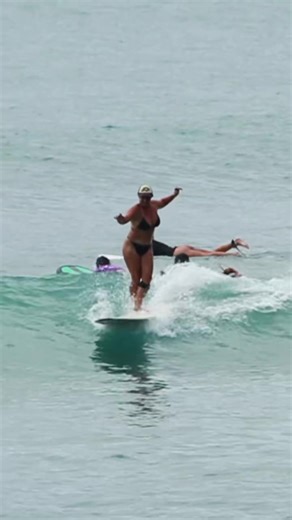 Weekly baby wave dance #longboardsurf #surfing #longboarding #crossstep