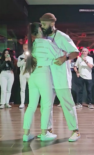 Albir Rojas Kizomba & Natalia @Kizomba Open Festival 2024 🎵Dj Nice Life - Ta Fazer(feat. Mula Jr) 🕺🏼https://www.instagram.com/albirrojas/ 💃https://www.instagram.com/_naattaliaaa/ 🎵https://www.instagram.com/joenicelife/ 🎈https://www.instagram.com/kizombaopenfestival/ | Kizomba Demos