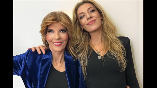 Την Πέμπτη 13.11, στον Stavros tou Notou / Σταυρος του Νοτου (Επισημη Σελιδα) club, αυτή η υπέροχη γυναίκα, με τη φωνή - σύμβολο του αυθεντικού λαϊκού ήχου, η εμβληματική ΚΑΤΕΡΙΝΑ ΣΤΑΝΙΣΗ, έρχεται ως παρουσία που κουβαλά τη μνήμη της εποχής που γέννησε τα τραγούδια που το project «Αυτά που δεν πρέπει» ροκάρει δυνατά! Μας τιμά που δέχθηκε την πρόσκληση μας, μαζί με το εξαιρετικό της μπουζούκι, Γιώργος Παγωνης, για ένα "guest" που θα ενώσει δύο κόσμους που σπάνια συναντώνται. Ελάτε να το ζήσουμε μ