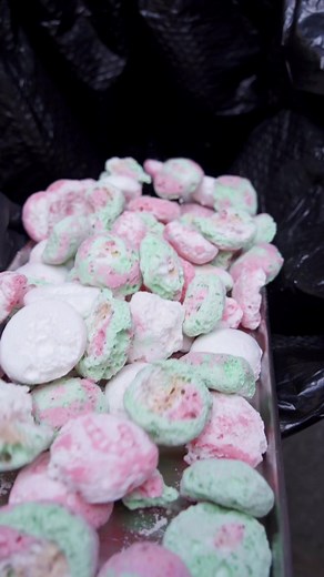 Freeze Dried Candy Fail 🫣 No wasted candy 2023 🥰 #freezedriedcandy #asmr #satisfying #candyfail #freezedriedskittles #freezedriedcaramelapplepop #freezedriedtaffy | Trendy Treats