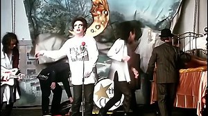 The Cure - Friday I'm In Love (Official Music Video) [HD]