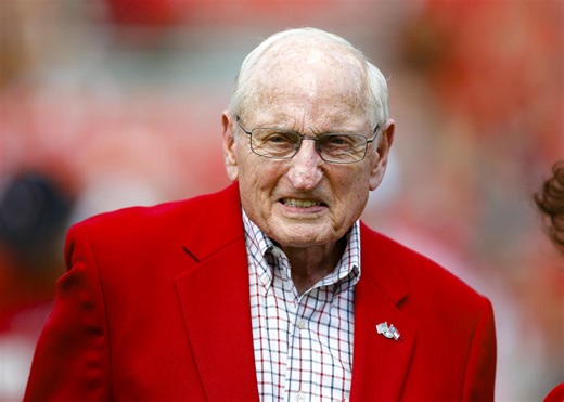 Former Georgia coach Vince Dooley dies at 90