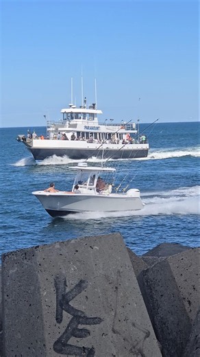 Sportsman Boat Makes A Fast Pass By The Paramount Party Boat