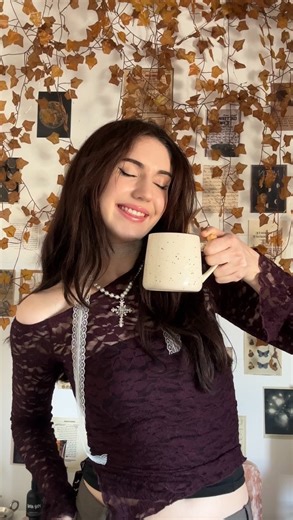 Clara | cozy & seasonal content creator 🍂 on Instagram: "Winter mornings feel even softer with some rain 🌧️ We may not have snow here but we have been blessed with such gloomy forecast for the past few weeks and I won’t complain. There is just some kind of joy, waking up before everyone else, open the windows and let the gentle sound of rain caress your ears 😌 For me, it’s the perfect excuse to take the day slow. The mantra is to stay in bed with a cup of tea, grab my book or watch a comfort 