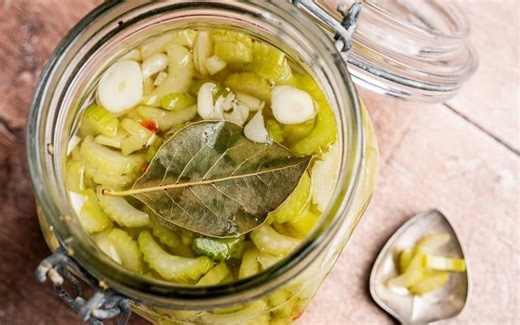 Easy Pickled Celery Recipe (Quick and Delicious!)