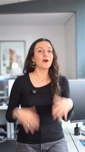 Aktionnaire on Instagram: "La Bourse de Paris vient d’atteindre un nouveau record historique, et pourtant la croissance reste molle et on n’a toujours pas de budget. Alors pourquoi est-ce que les marchés financiers et l’économie sont-ils si déconnectés ? On vous explique. 🔔 Abonnez-vous à @aktionnaire pour ne rien manquer de l'actu éco."