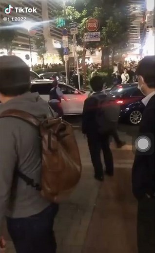 横浜市の自称、無職・桜井淳一容疑者（47）を公務執行妨害の疑いで現行犯逮捕しました。