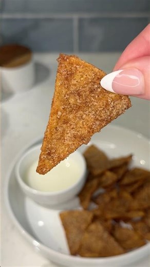 viral cinnamon sugar tortilla chips recipe 😋 #recipe #tortilla #dessert #shorts #easydessert #chips
