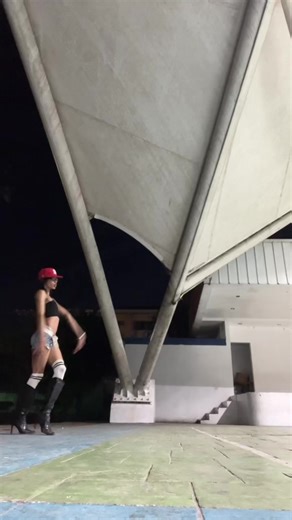 BEEZ IN DA TRAPP!!! 🐝 #fyp #voguefemme #ballroomcultureph #berta | vogue dance