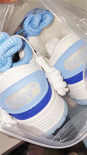 Discover Beautiful Women's Sneakers Available Online