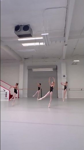 One of our ballet classes: How to dance "Grand Fouetté". Girls 12 - 14 years old. #ballet #dance