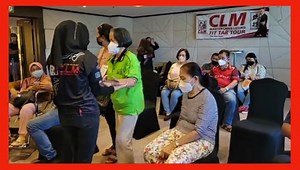 276K views · 6.2K reactions | She has been suffering from Slip Disc for 6 years…can’t walk well and difficult to fall asleep… PART 1 ....................................................................... Master Chris Leong Base in Malaysia Kuala Lumpur . ( 马来西亚 - 大马 吉隆坡 梁潤江 跌打師傅 )- Facebook The Star ( 2022-05-25-JL ) Malaysia  Jakarta Indonesia  | Chris Leong | Facebook