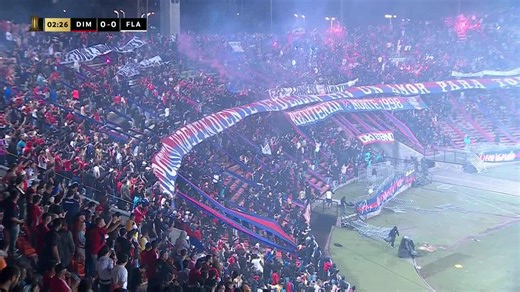 Necesito contexto de lo que pasó en el partido de Independiente Medellín y Flamengo.Me acabo de enterar que se suspendió. 🇨🇴🇧🇷