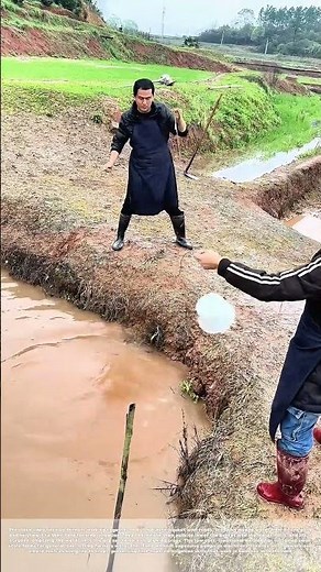 Hauling Water With Ropes & Buckets: How Farmers Irrigate Crops From a Pond