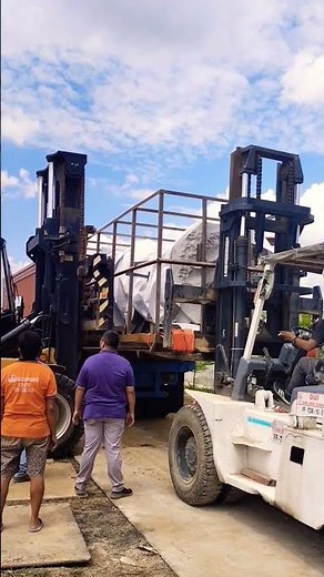Unloading Open Top Container 40 ft With 2 Forklifts #shorts