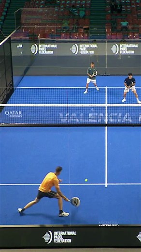 El Mago haciendo su magia en Premier Padel Valencia
