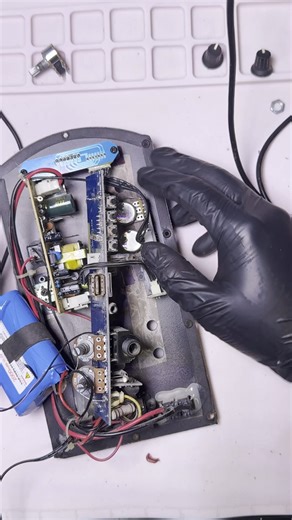 como reparar bocinas bluetooth bolumen bajo y como ruido 15 | Ggg laptop pc