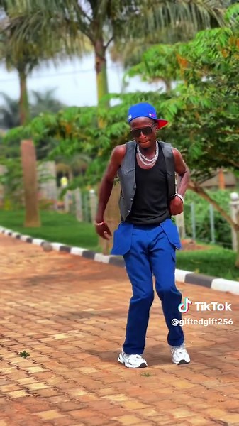 This tune is hot🥰✅✌️@De flicks 256🦧🦧✅ @AlienSkin ug #foryoupage❤️❤️ #moodz🤪🥰✅😂 #Giftedgift #deflicksdancecompany