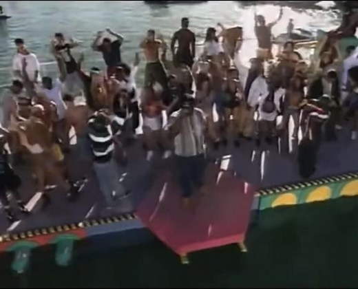 Big Poppa (Live at MTV Spring Break 1995) #thenotoriousbig #biggiesmalls #bigpoppa #90sthrowback