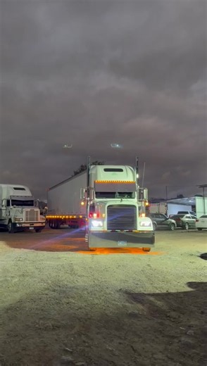 Freightliner Classic XL truck overview and mods