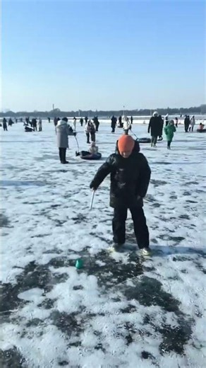 松花江上打陀螺#china #哈尔滨旅游 #sports