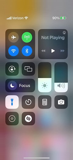 Easy Way to Turn Off iPhone Flashlight