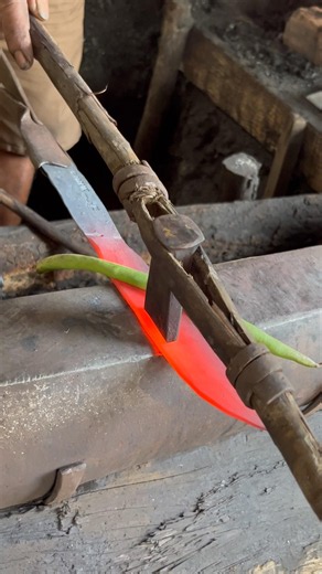 Here is the fascinating technique a blacksmith uses to craft kitchen cutlery or knives. #Handmade