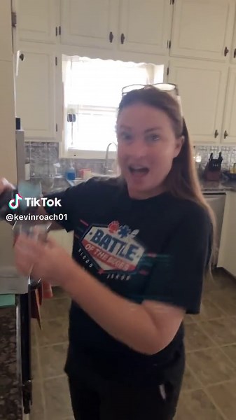 Her phone ringing got her in one of these 🤣🤣 #boo #scare #funnyvideos #husbandwife #husbandwifecomedy #entertainment