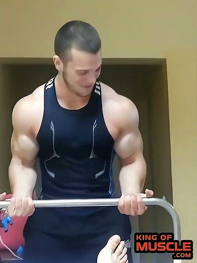 Teen Bodybuilder with Huge Biceps Lifts a Hospital 💪