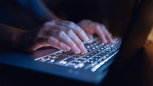 Experts issue warning that anonymous social media accounts could be exposed by AI