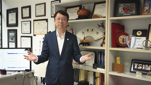 Welcome to the University of Hong Kong's School of Computing and Data Science! Do you want to become a pioneer in transforming the world with technology? To develop multidisciplinary talents capable of solving complex problems? To lead in the rapidly evolving digital world? Join the University of Hong Kong's School of Computing and Data Science (HKU-CDS), the first school in Hong Kong to establish a dedicated Artificial Intelligence (AI) division, and the first to set up divisional posts beyond 