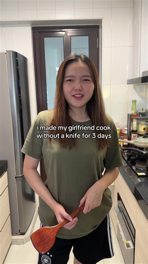 Day 2 of cooking without a knife for 3 days… i think she’s getting quite good at this lol #cookingchallenge #tofu #beef #easyrecipe