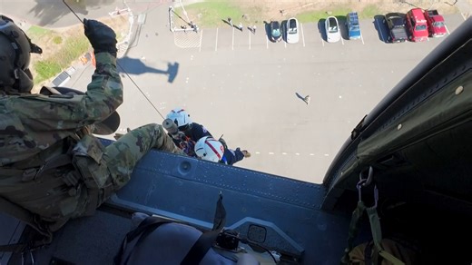 Seattle Fire Department teams up with National Guard for aerial rescue training